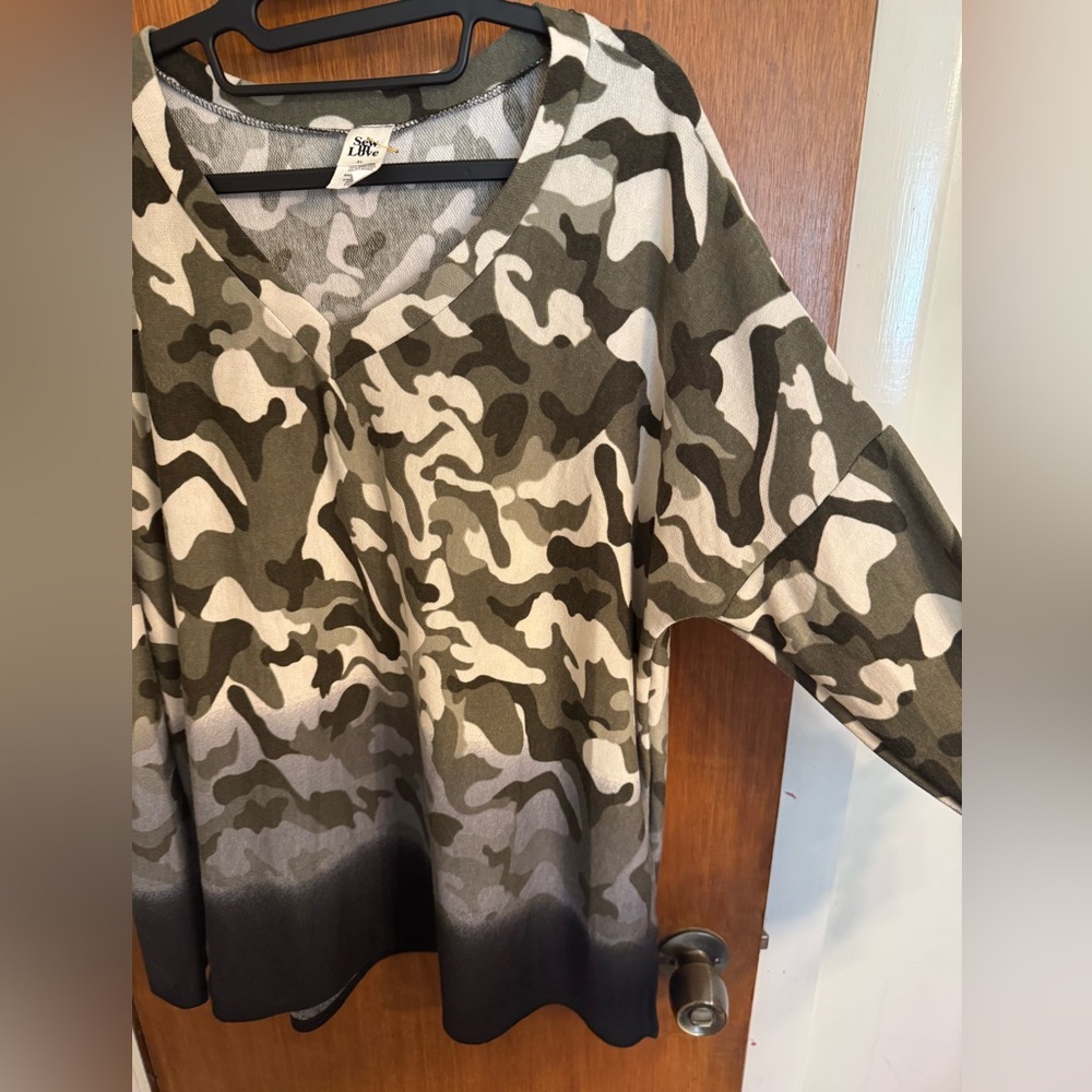 New without tags, ladies long sleeve camo pullover, size XL, by Sew in Love - Picture 12 of 14